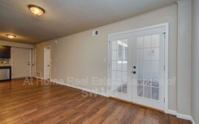 Building Photo - 930 S Campbell Ave