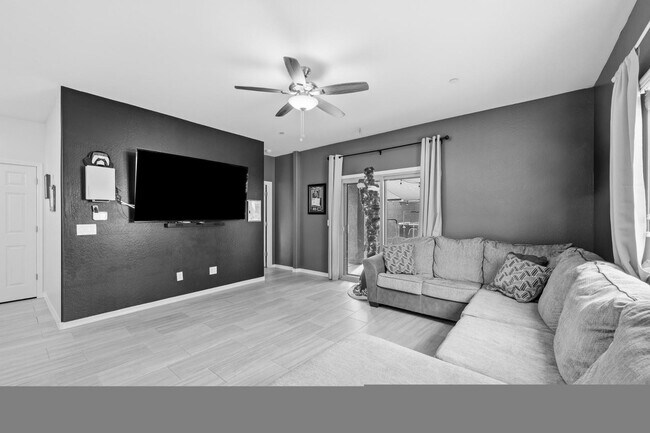 Building Photo - 21359 W Alvarado Rd