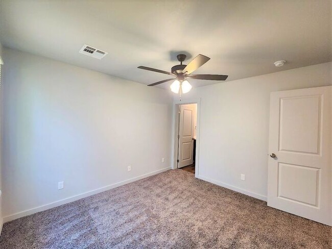 Building Photo - New 3 Bed 2 Bath Duplexes SW 40th & Shield...