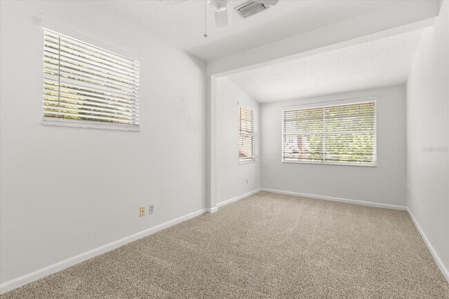 Building Photo - 742 N Westmoreland Dr