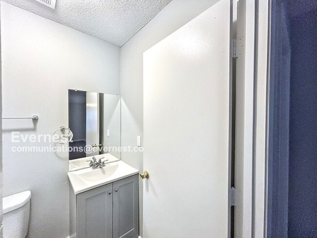 Building Photo - 3727 Kerwin Dr