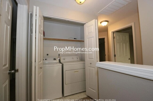 Building Photo - Three Bedroom Gem Close to Intel & Nike!
