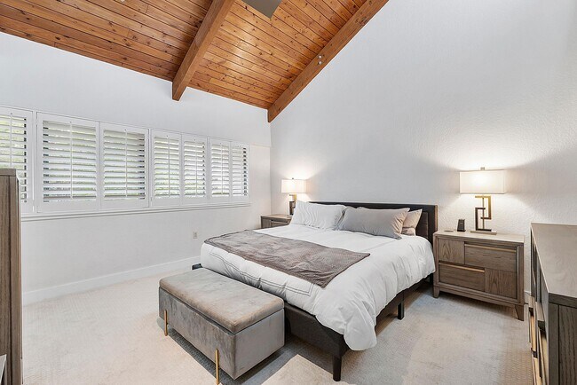 Building Photo - 40 Portside Dr