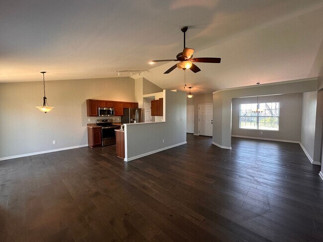 Building Photo - 4BR/2BA Home for Rent in Eastwood w/Basement and Backyard Deck!