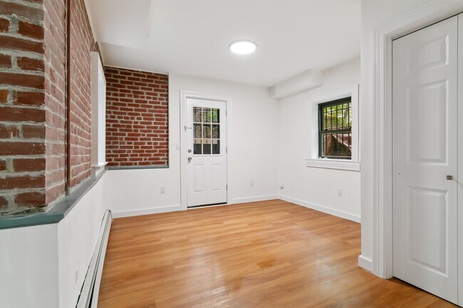 Building Photo - 110 Summit Ave