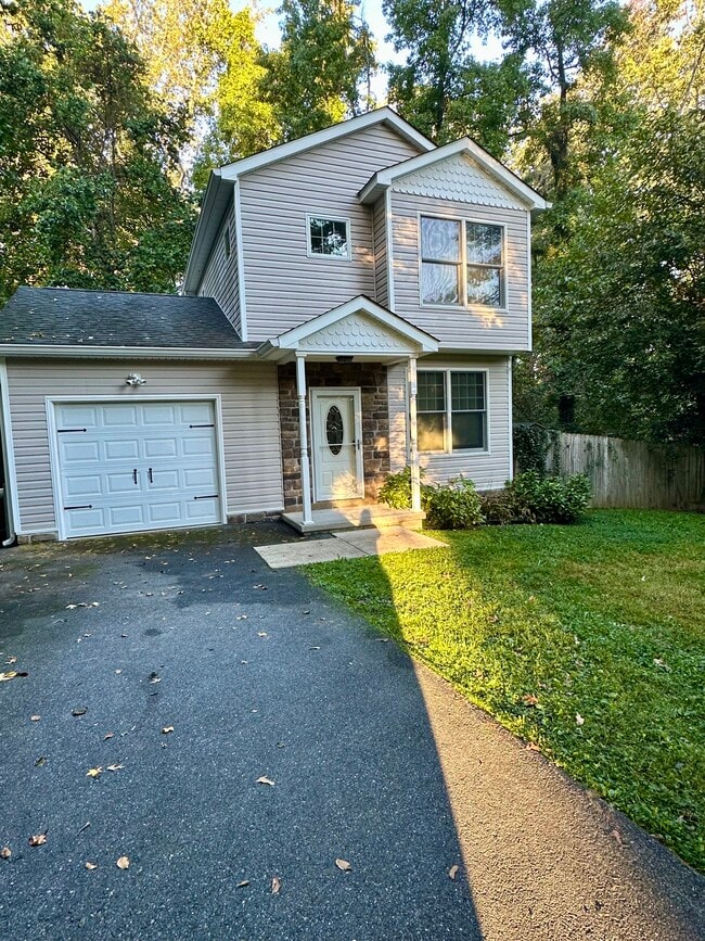 Building Photo - 854 Redwood Trail