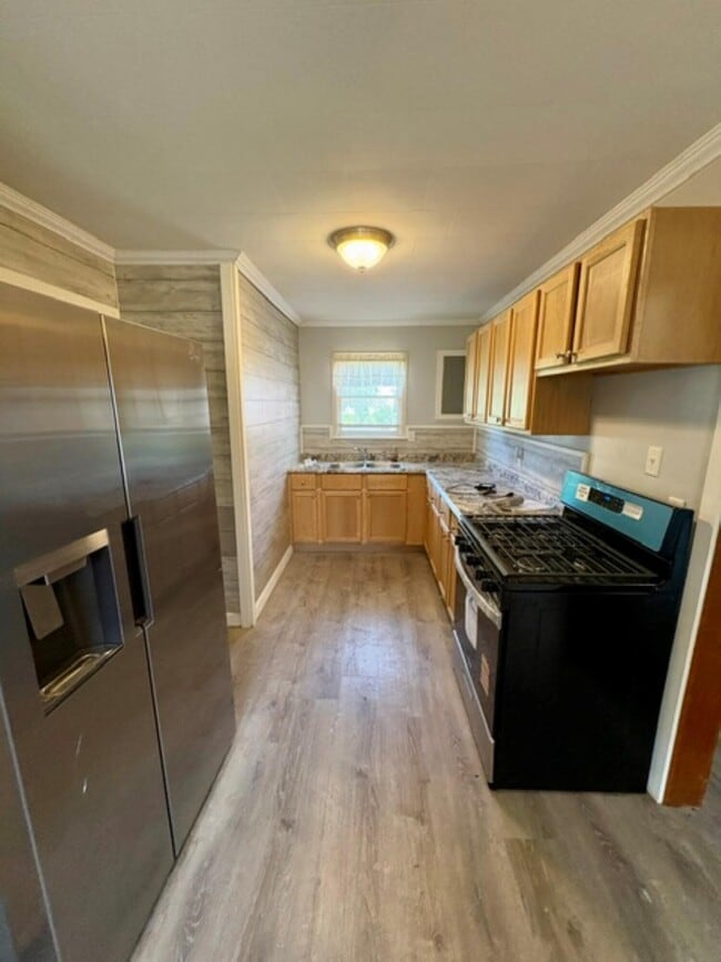 Building Photo - 526 Collingwood Ave