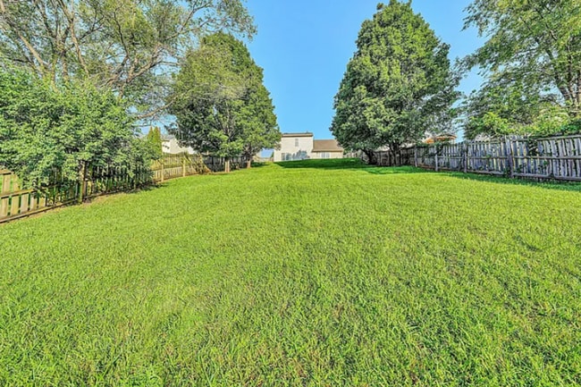 Building Photo - 4855 Golfview Dr NE