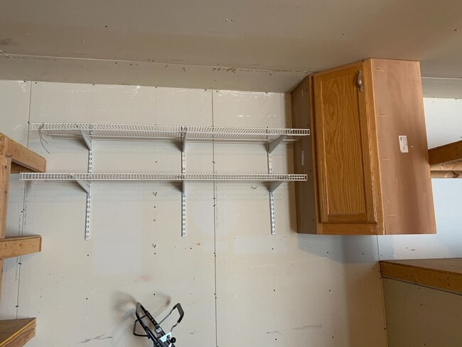 Building Photo - 3 bed Twinhome!!