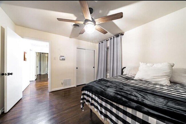 Building Photo - 10305 Bassoon Dr