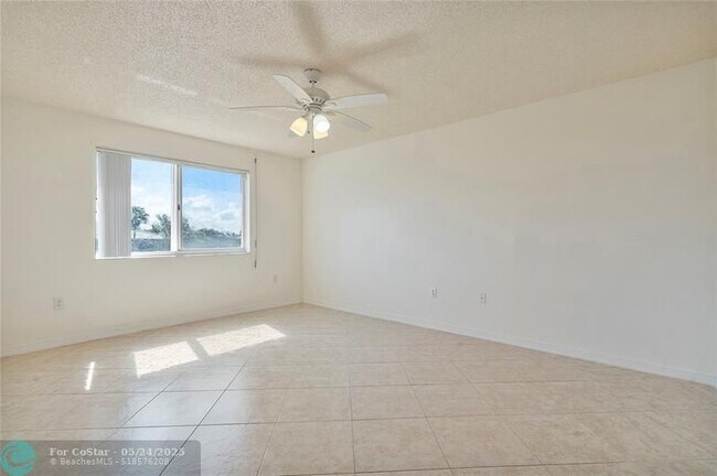 Building Photo - 7866 Trent Dr