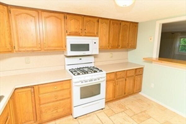 Building Photo - 10 Fair Oaks Rd