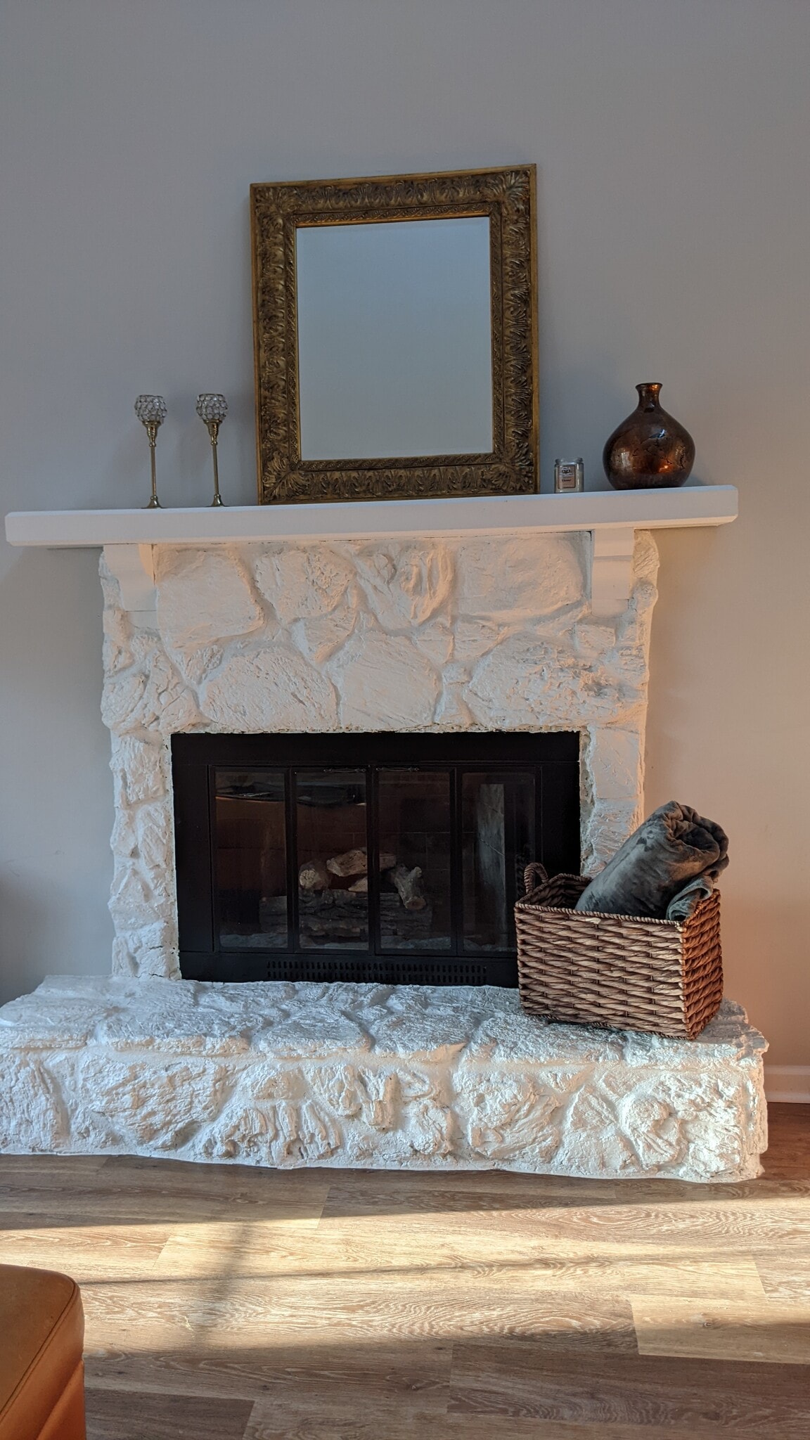 Cozy gas fireplace - 4700 Cornwall Pl