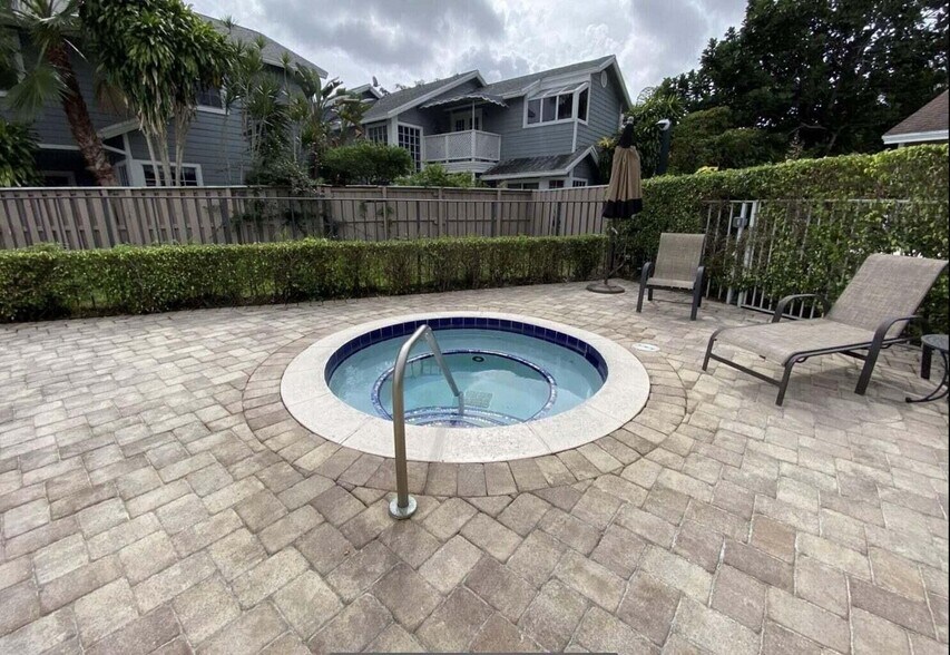 Building Photo - 5286 Sapphire Vly
