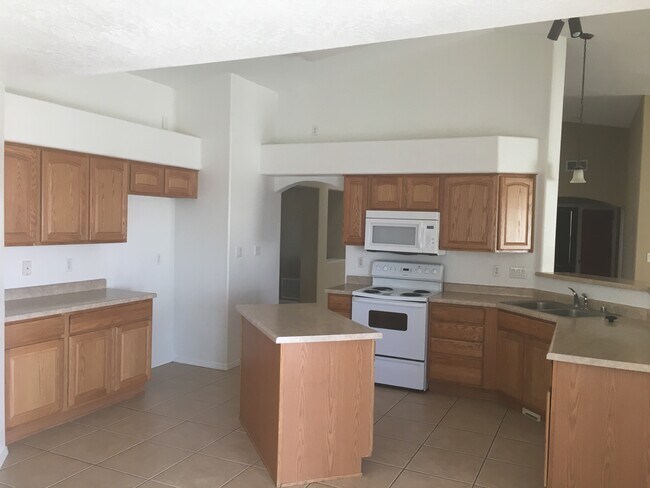 Building Photo - 808 7th St NE