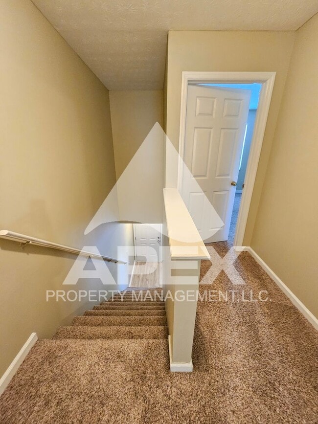 Building Photo - MOVE-IN SPECIAL, $1 RENT!! - Spacious 2Bd - 1.5 Ba Town Home---WEST--CEDAR BLUFF!