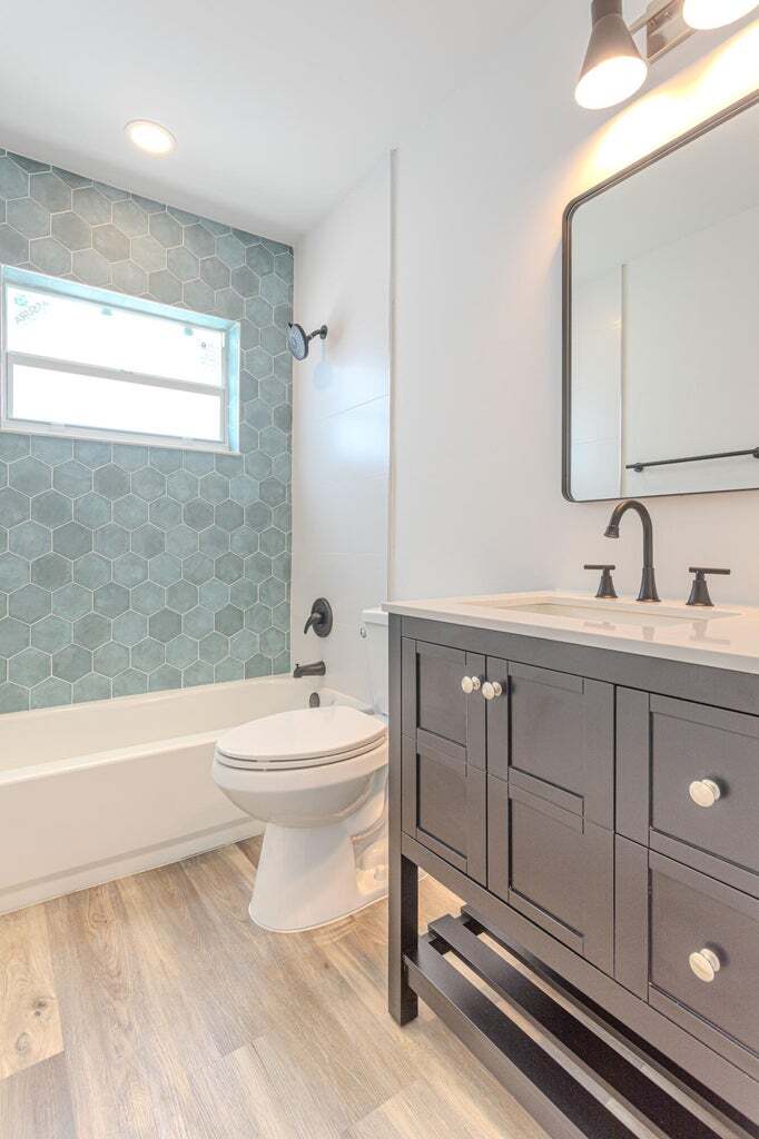 Building Photo - 1717 16th Ct N