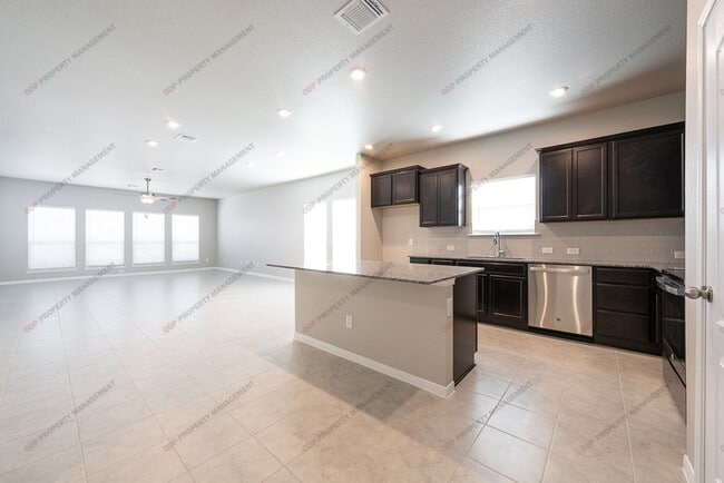 Building Photo - $500 OFF FIRST FULL MONTHS RENT