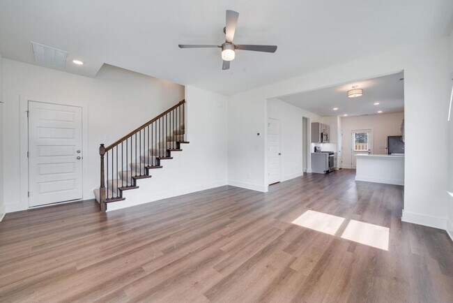 Building Photo - Primary bedroom on main level with bonus l...