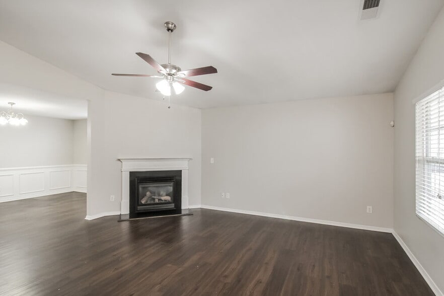 Building Photo - 8145 Rosberg Ln