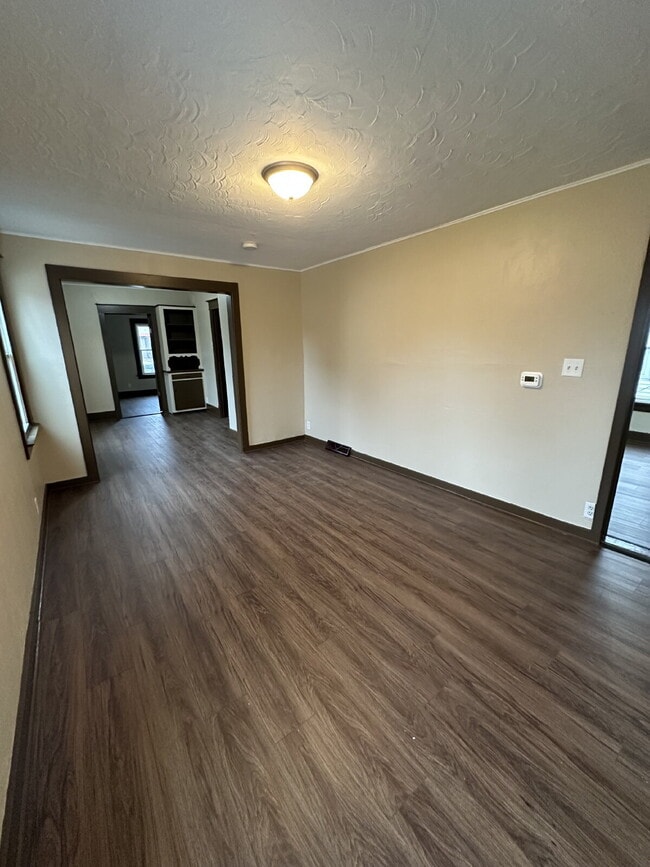 Building Photo - 108 W Holmes St