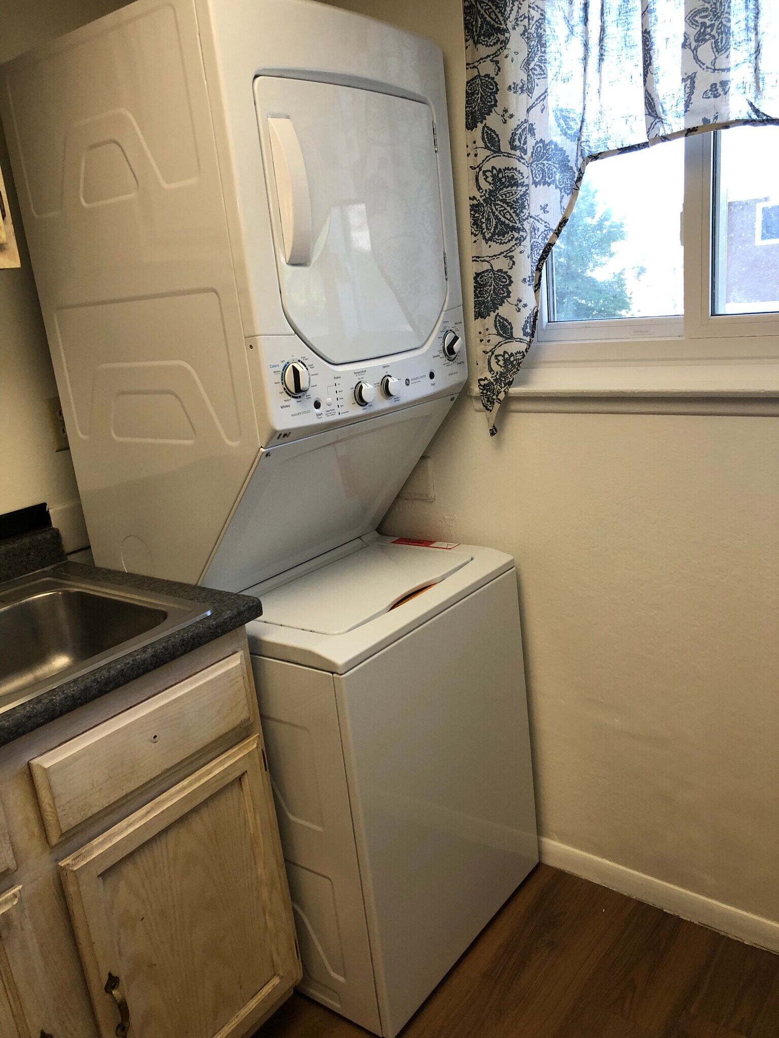 Building Photo - 1006 W Calle del Sol