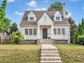 Building Photo - 1514 Sweetbriar Ave