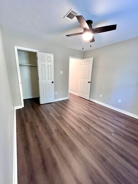 Building Photo - 2235 Millwood Dr