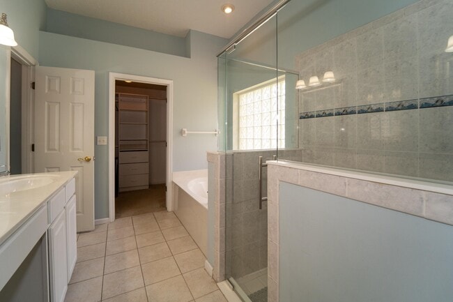 Building Photo - 109 Bilbao Dr