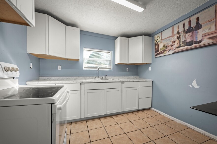 Building Photo - 304 Bernard Rd