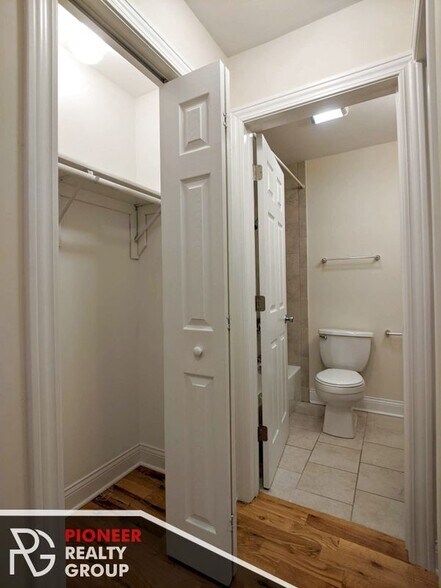 Building Photo - 555 W Arlington Pl