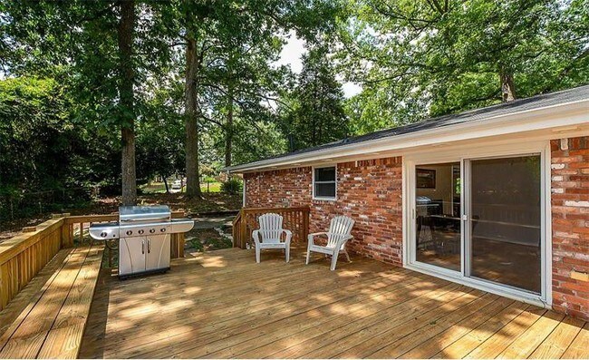 Grill on the large deck - 2563 Dering Ct NE