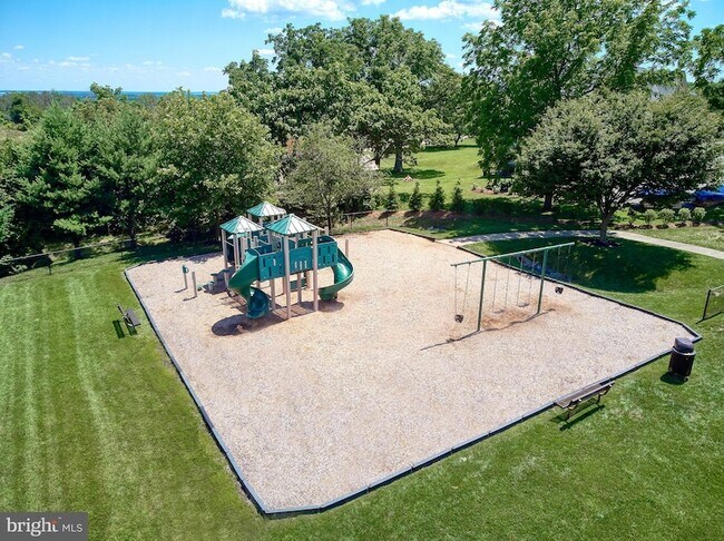 Building Photo - 420 Azra Ct