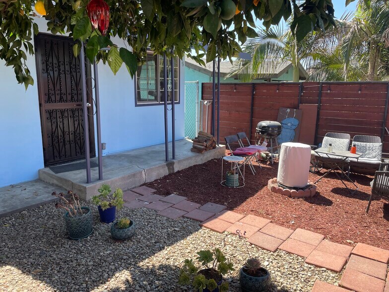 Building Photo - 2900 Elm St