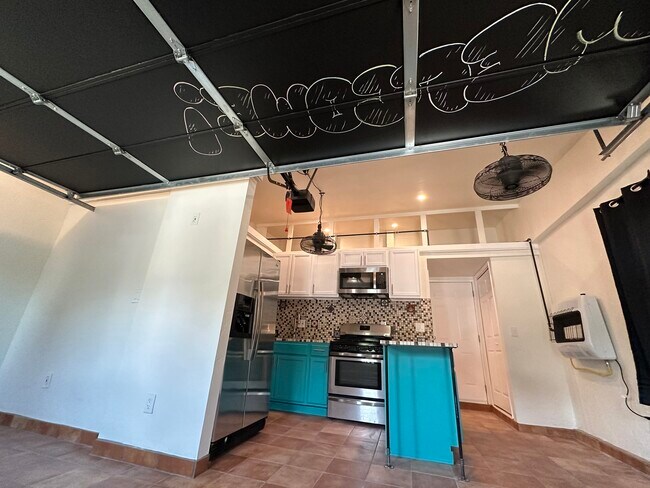 Building Photo - 3822 Polaris Dr