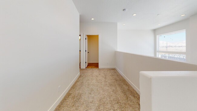 Building Photo - 547 W 1810 N