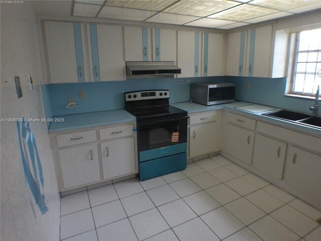 Building Photo - 5360 Fletcher St