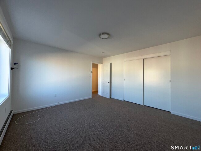 Building Photo - 69 Cove Rd