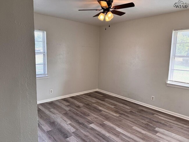 Building Photo - 1401 E Cortez Dr