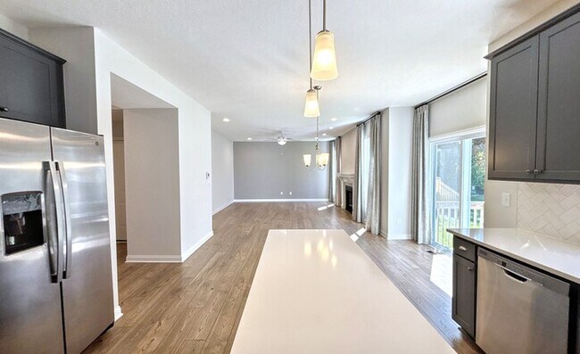Building Photo - 6495 Drasco Dr