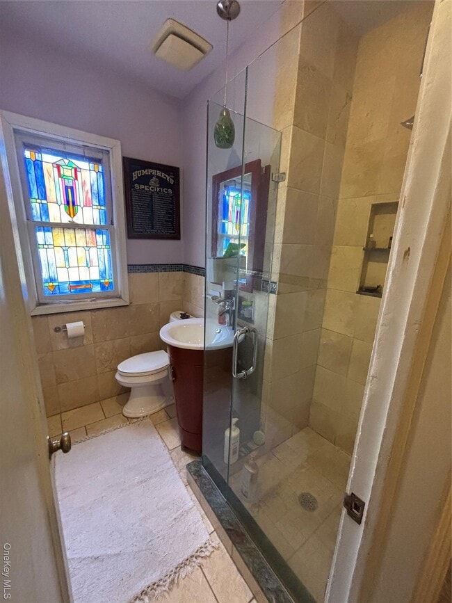 Building Photo - 329 E Chester St