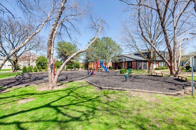 Building Photo - 808 Inverrary Ln