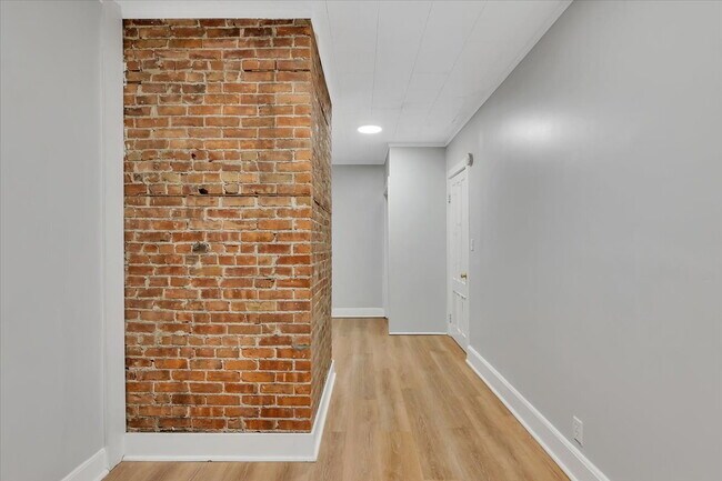 Building Photo - "Charming 2-Bedroom Retreat on Saratoga Avenue - Spacious 1100 Sq Ft Gem in Waterford!"