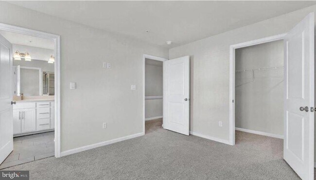 Building Photo - 5044 Silver Oak Dr