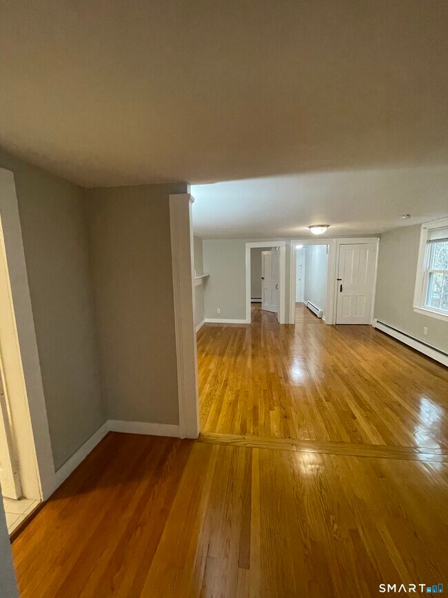 Building Photo - 9 Hicksville Rd