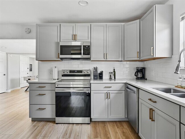 Building Photo - 7706 Delafield Ln
