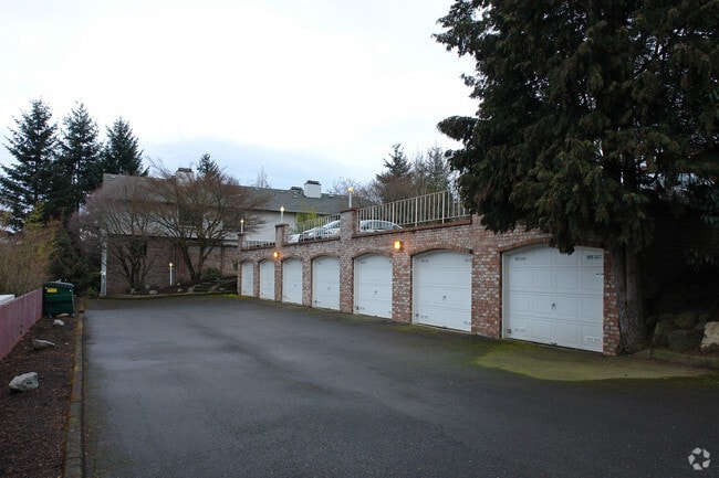 Primary Photo - Halsey Plaza
