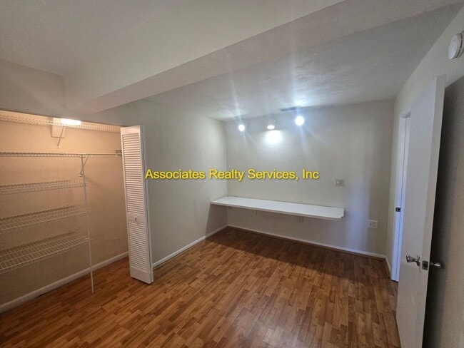 Building Photo - Turkey Creek Condo- Three Bedroom, Two Bath 1840 sf