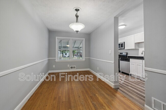 Building Photo - 2110 Coralthorn Rd