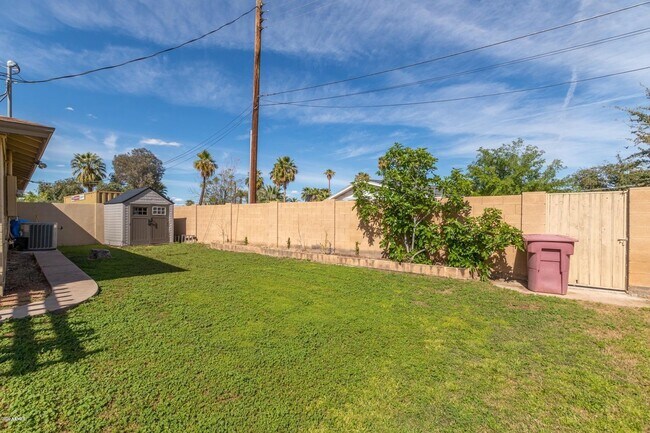 Building Photo - 6825 E Virginia Ave